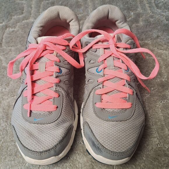 Nike Revolution 2 Trainer Sneakers WOMENS SIZE 9 Wolf Grey trainers walking - Picture 4 of 11